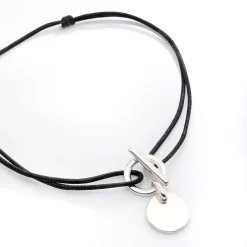 Collier attache petite médaille